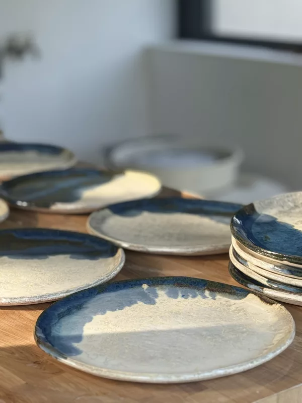 Assiette plate en grès la mer dans tous ses états – Image 3