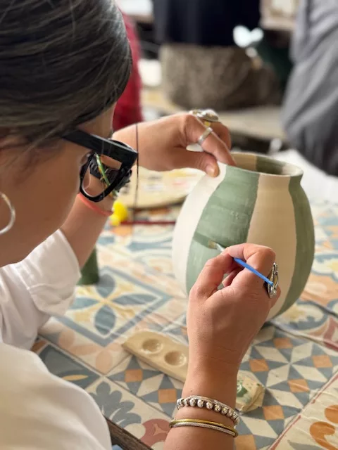Peinture sur céramique Nantes – Atelier à la guinguette avec Gwen