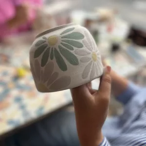 Peinture sur céramique Nantes – Atelier à la guinguette avec Gwen