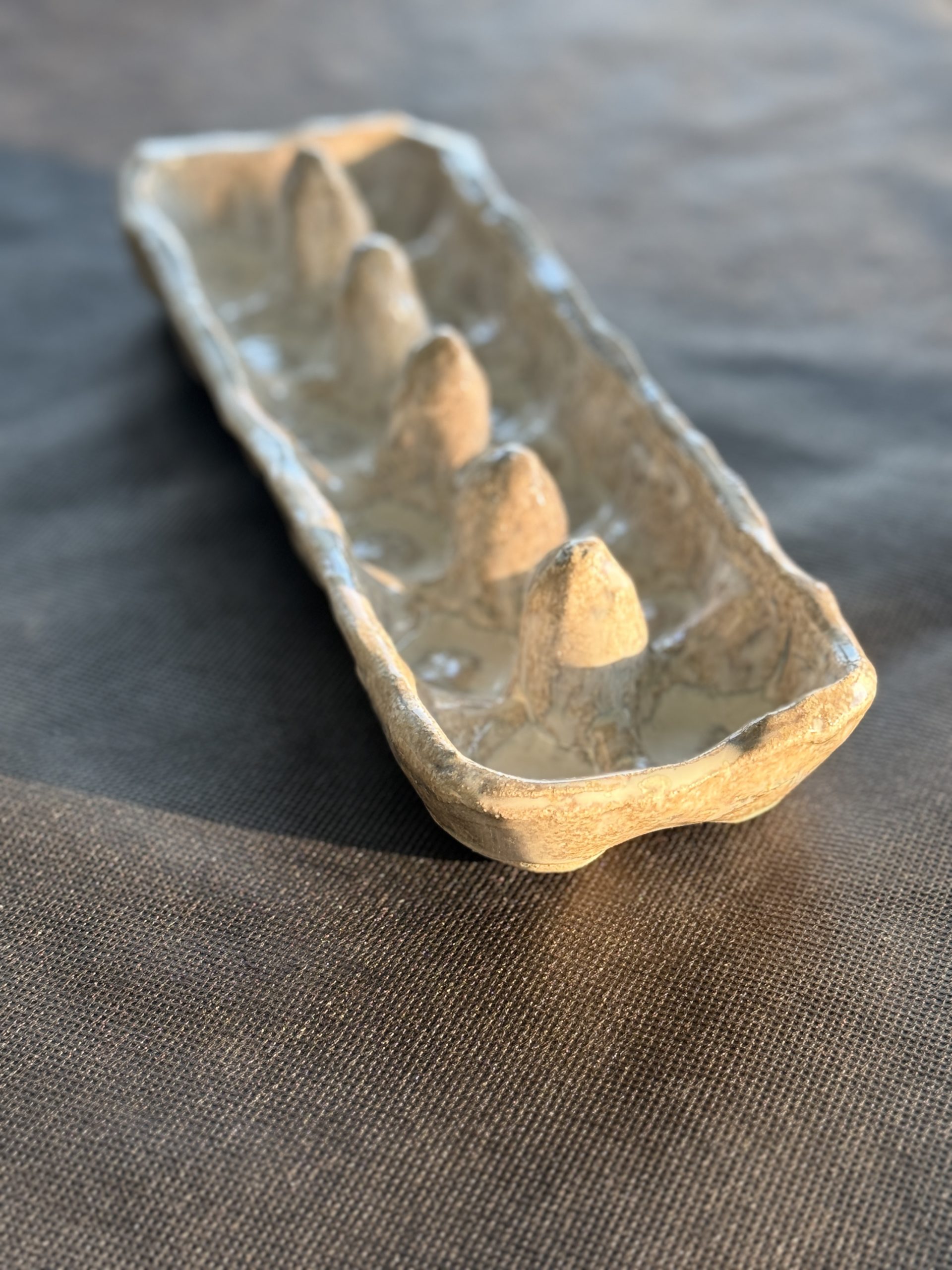 Boite à oeufs en grès blanc cristallisé